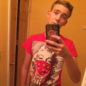 Meet your Posher, Levi